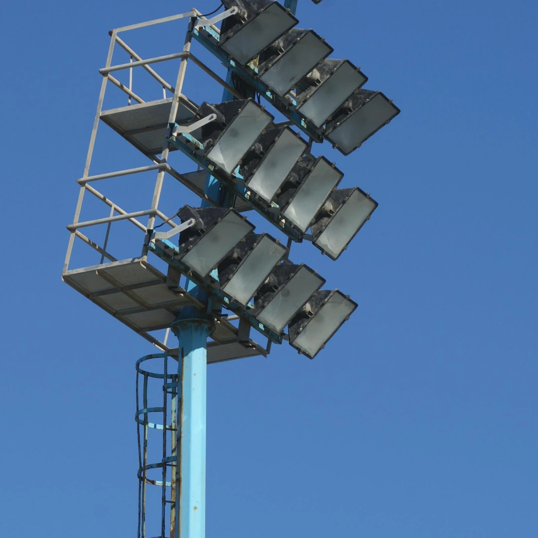control y gestión de luminarias en estadios deportivos inteligentes